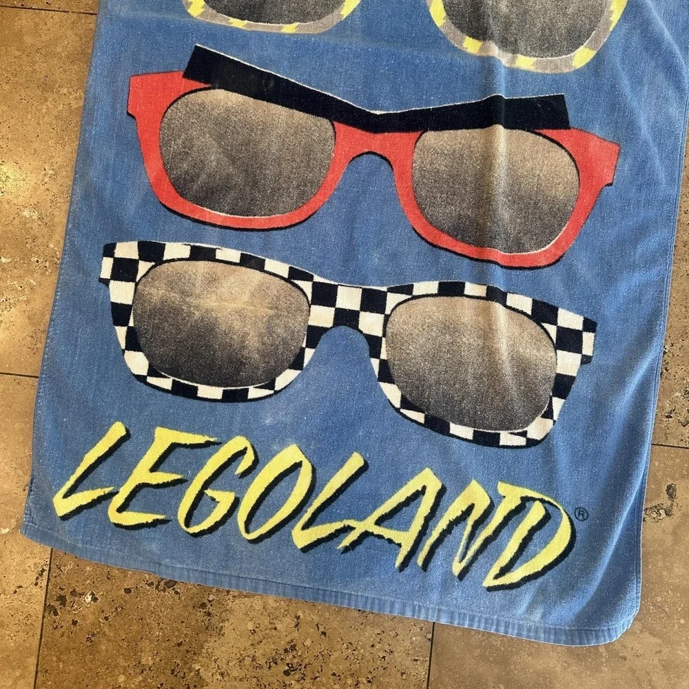 2012 Legoland Beach Towel 28x50 Blue Sunglasses Print Cotton LEGO Summer Retro